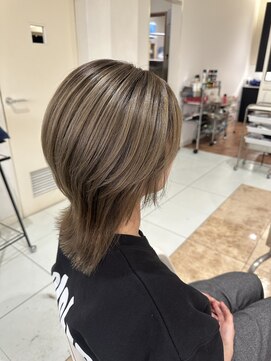 ペーハーセブン アーツ(Arts) ウルフカット×ハイトーンカラー