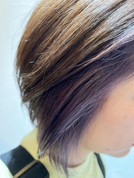 サーティーン(THIRTEEN) 前下がりボブでインナー紫！