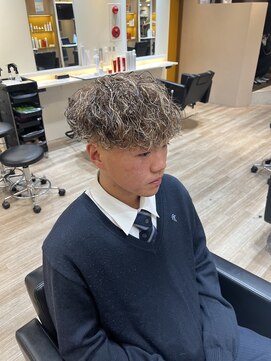 ルースト 渋谷店(ROOST) MEN’S HAIR/波巻ツイストスパイラル/フェザーパーマ/眉毛/渋谷