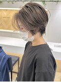 大人前下がりショートボブハンサムショートハイライトグレージュ