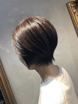 ヘアーシグネチャー(Hair Signature) スタイリッシュボブレイヤー
