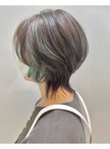 女性らしい柔らかなウルフカット