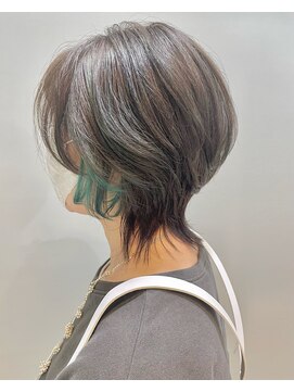 モア 下通店(MORE) 女性らしい柔らかなウルフカット