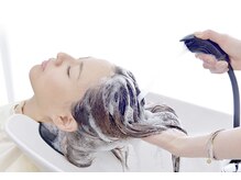 "マイクロバブル"は炭酸泉より細かい気泡で頭皮、毛髪の汚れを除去◎頭皮から美しく、健康な髪へと導きます