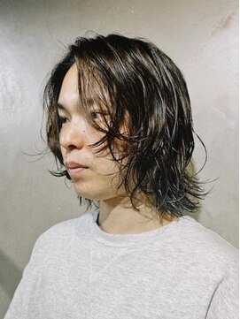 キュー(Cue_) 無造作ウルフセンターパート×メンズパーマ