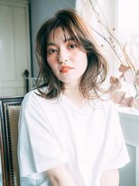 リヒ(LIHI)&nbsp;透明感たっぷり外国人風カラーの軽やかミディアムレイヤー