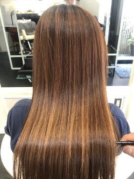 アーク(ARC+) ブリ―チ毛に縮毛矯正でサラ艶に