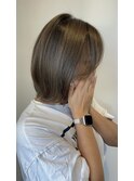重く見えない透明感カラーとレイヤーボブ