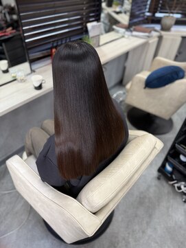 シシ 新宿(She 2.) 髪質改善/縮毛矯正/カラー/トリートメント/韓国/艶髪/艶感