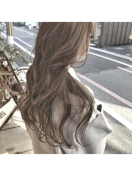 マウロア(MAULOA) “韓国っぽロング×くびれレイヤー”中西英美子