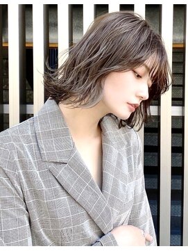 イーラ(era) 外ハネボブ/透明感カラー/グレージュ