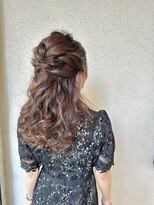 モスト(MocT) ハーフアップ巻き髪アレンジ