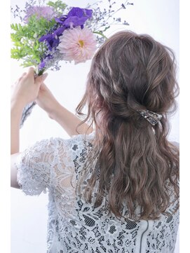 プランツヘアー お呼ばれヘア　ハーフアップアレンジ