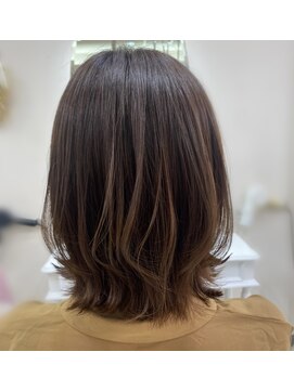 サユリ 高尾(SAYURI) くびれレイヤースタイル