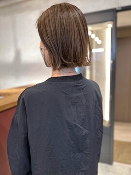 アトリエ(atelier.) ぱつっとボブ　ワンカール　ニュアンスアレンジ　ベージュカラー