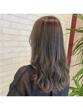 ビスイル 秋葉原店(Vis ill) ミルクティーアッシュハイトーン透明感グレージュ極細ハイライト