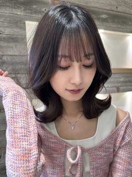 エヌアイ オモテサンドウ(ni omotesando) グレージュカラーくびれミディアム【肥田亜沙美】
