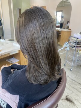 キュオンシア(CUEON. ciea) 艶感オリーブベージュ