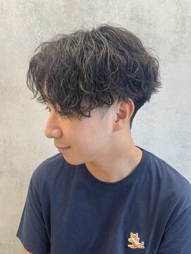 ルースト 西院店(ROOST) 縦落ちスパイラル/センターパート/ツーブロック/刈り上げ