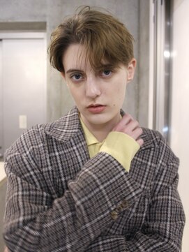 オーオ シカシカ(OOO YY) かきあげサイドパート×外国人風ベージュ