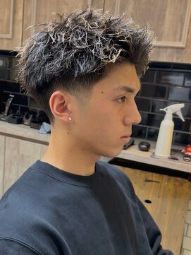 グルーマーズトウキョウ(GROOMER/S TOKYO) 神保町 スパイキーショート テーパーフェード サーフカール