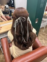 マルクヘアケア(MALQ HAIR CARE) アクセで楽しむ大人可愛いハーフツイン