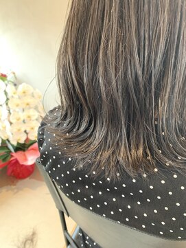 コチ(Cochi) 外はねミディアムヘア