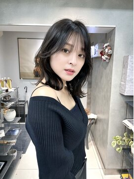 ヴェイン 渋谷(vain) ミディアムレイヤーカット/くびれヘア/20代30代/インナーカラー