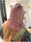 ピンクベージュ