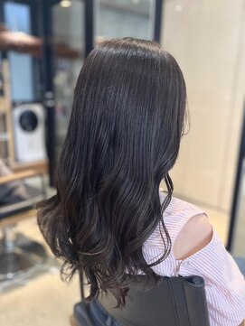 ニーイチイチ(211) 暗めカラー/ダークアッシュ/ フェミニンロング