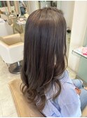 アッシュグレージュで透明感アップ♪レイヤーカット抜け感ロング