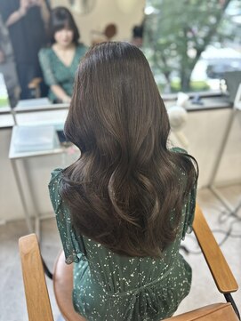 ムク 新宿(muc) オリーブベージュ & ナチュラルロングヘア