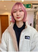 大人20代30代シアーピンクヘア外ハネあご下ボブ