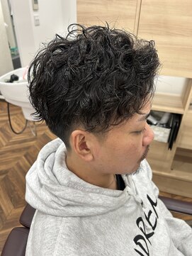 ヒカリ バイ イサミ 西川口(Hikari by ISAMI) 韓国マッシュスペインカールスパイキーショート〈理容室〉西川口