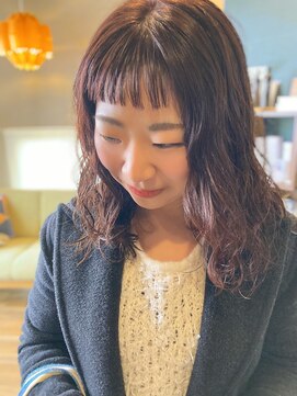 ヴァロ(Valo) チェリーレッドオン眉ふわふわパーマ