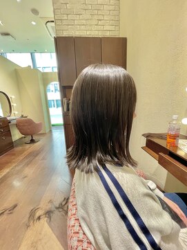 エルサフィロ ヨドヤバシ(el zafiro yodoyabashi) 【el zafiro yodoyabashi】外ハネ長めボブスタイル