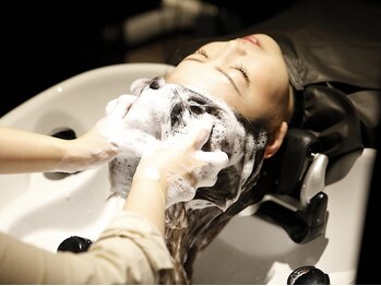 ヘアテリア リュウ 大塚(hair teria ryu)の写真/頭皮をほぐし健やかな髪へ導くヘッドスパ。頭皮汚れをスッキリ落とし、髪本来の美しさを引き出す＊【大塚】