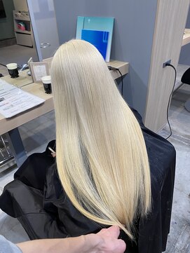 リア 布施店(Lia) ブロンドヘアー
