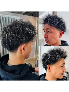 メグロバーバーショップロッポンギ 目黒六(MEGURO BARBER SHOP 6PPONGI) スパイキーショート×ツイストスパイラル×ホワイトメッシュ
