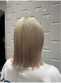 透明感ミルクティーベージュの切りっぱなしボブ