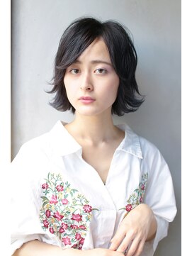 ソウス リーベ(SOURCE liebe) 外はねショートボブ