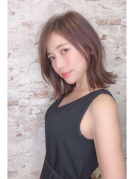 ロアールメイ(LOAOL mei) 外ハネ、切りっぱなしボブ