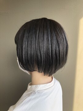 シャンプーボーイエイムス(SHAMPOO BOY aims) 暗髪青みショートボブ