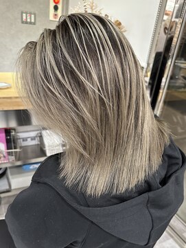 レディアル 大宮(REDEAL ope.) 【白髪手術】　ホワイトバレイヤージュ/白髪ぼかし/ハイライト