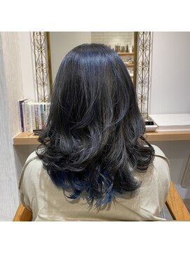 ココア グロウ(COCOA Glow) 黒髪ブルーメッシュ