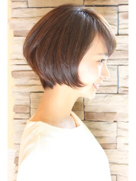レウナ 外苑前(Reuna) ２０代・３０代に人気黒髪でも可愛く決まるコンパクトショート