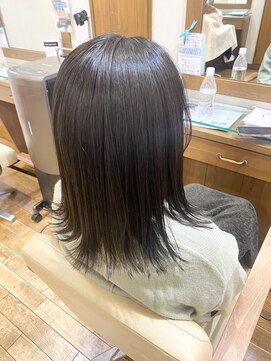 エクリ 麻布十番(equri) 外はねミディアム/アッシュグレイ