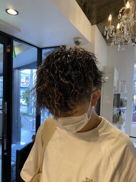 アイズ 海老名(AIZU) メンズカットメッシュツイストスパイラルパーマ波巻きパーマ