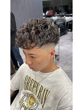 アローズ 久留米店(arose) メンズスペインカールパーマ×フェードカットバーバースタイル