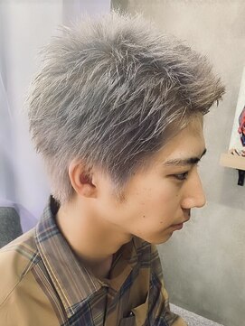 プリュイヘアサロン(pluie hair salon) スパイキーシルバーショート